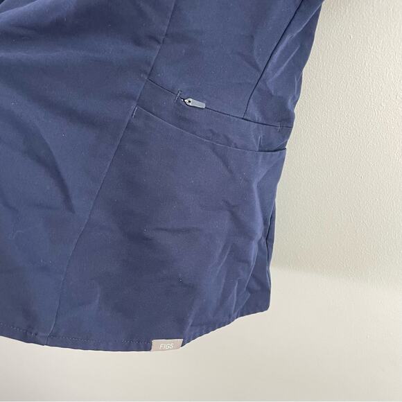 Figs Women’s Limited Edition Inala V-Neck Scrub Top Navy Blue Side Zipper Rolled - Picture 6 of 11